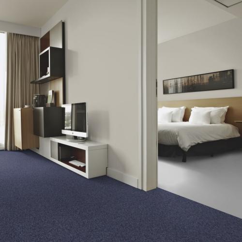 Ковровая плитка Forbo Tessera Basis Pro 4380 Blackurrant